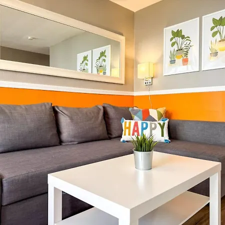 4 Large Apartments With 8 Bedrooms And Parking Plus Wifi