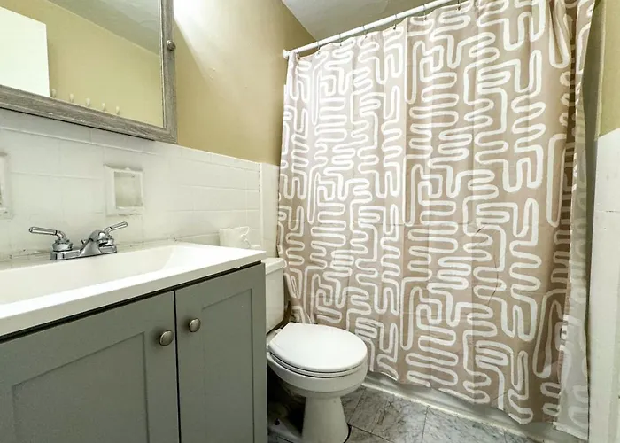 4 Large With 8 Bedrooms And Parking Wifi Apartment