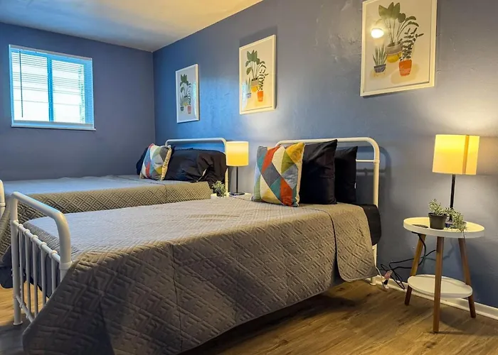 Apartment 4 Large With 8 Bedrooms And Parking Wifi Pittsburgh