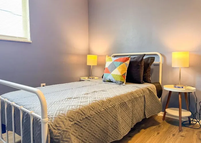 Apartment 4 Large With 8 Bedrooms And Parking Wifi Pittsburgh
