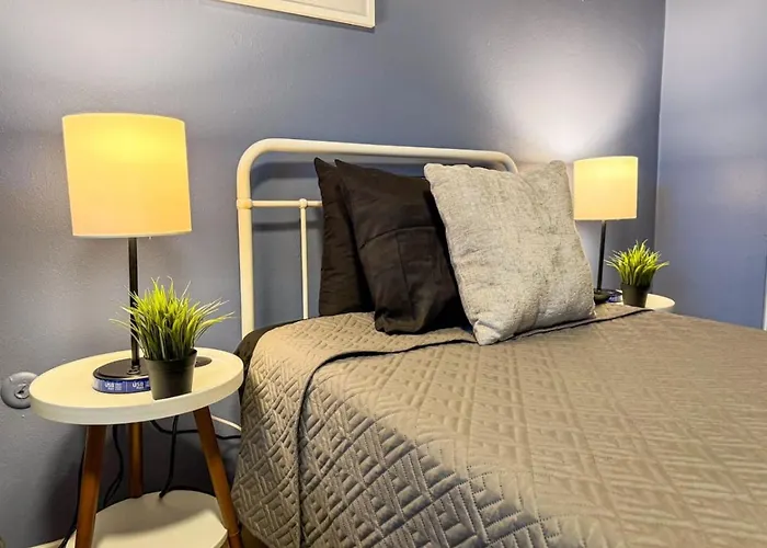 4 Large With 8 Bedrooms And Parking Wifi * Pittsburgh