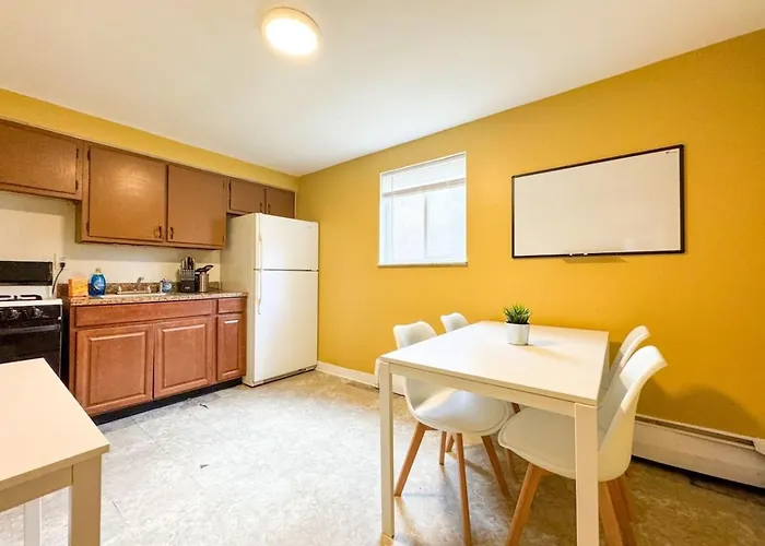 4 Large With 8 Bedrooms And Parking Wifi Apartment
