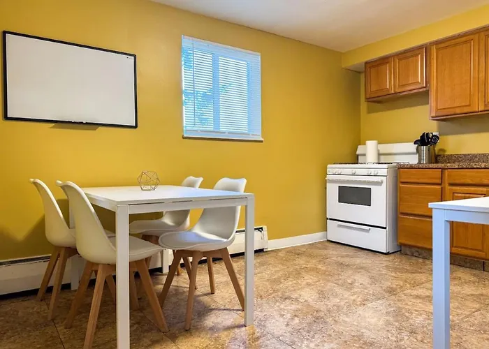 Apartment 4 Large With 8 Bedrooms And Parking Wifi Pittsburgh